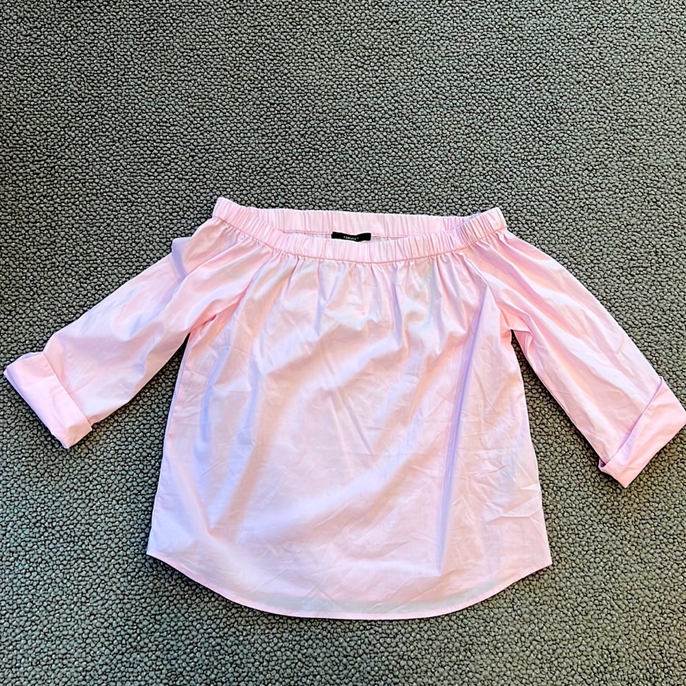 Forever 21 Small pink 3/4 sleeve summer blouse. Elastic at neckline. Curve hem